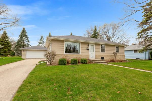 2407 S Greenview St, Appleton, WI 54915