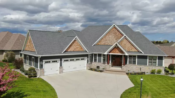 N48W18444 Green Crane Dr, Menomonee Falls, WI 53051