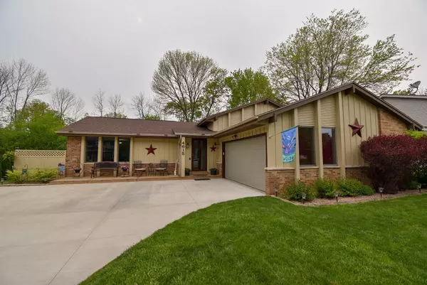 4615 S Sovereign Dr, New Berlin, WI 53151