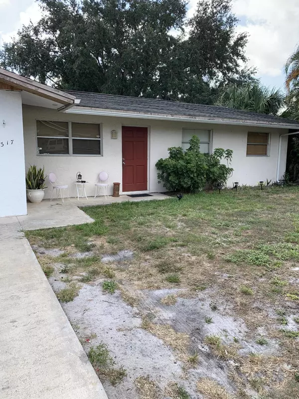 2317 SE Rich ST, Port Saint Lucie, FL 34984