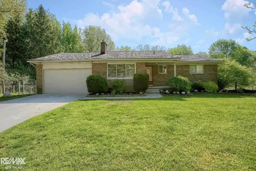 7565 McKinley, Cottrellville, MI 48039