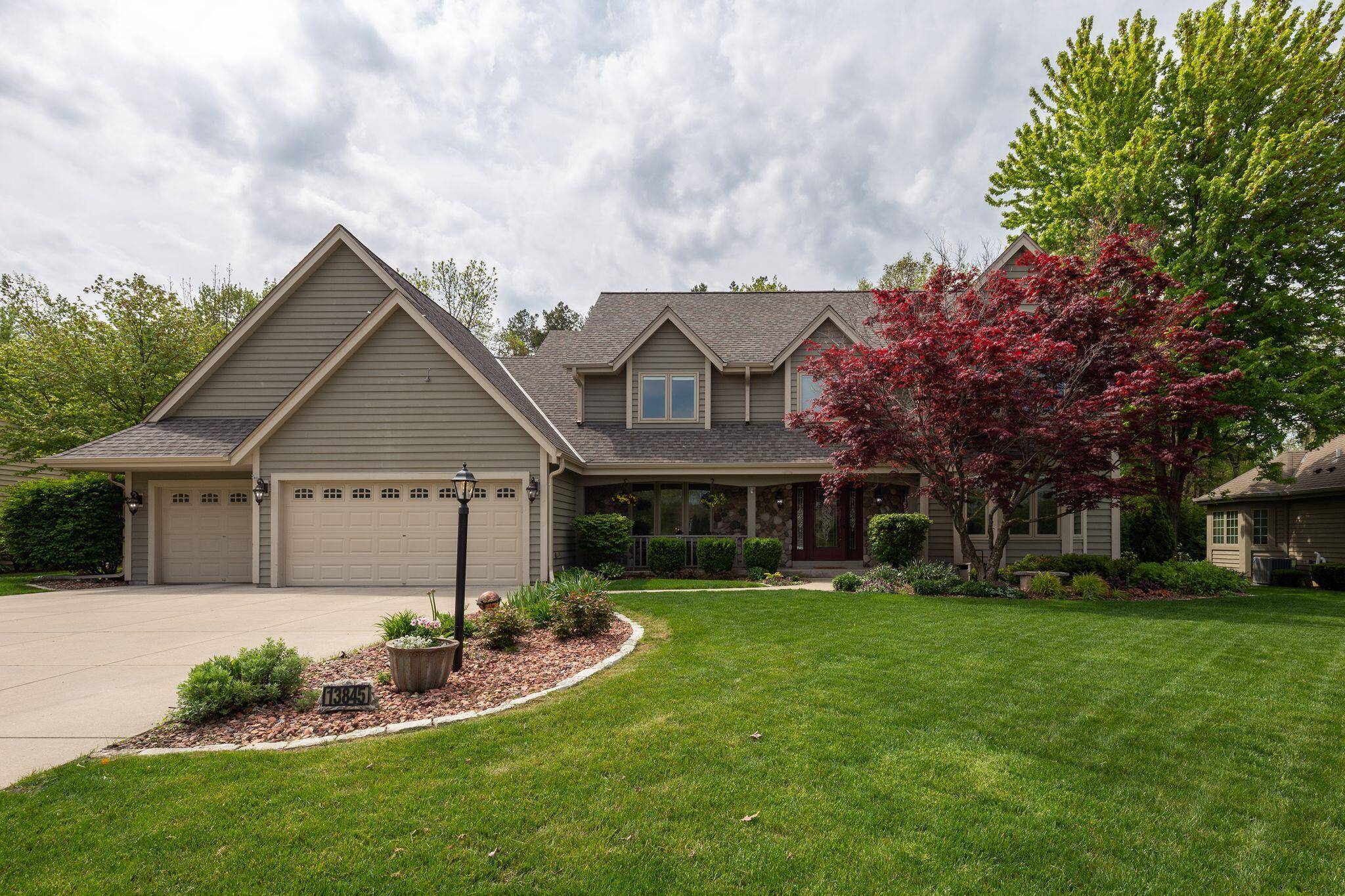 13845 W Stratford Dr, New Berlin, WI 53151