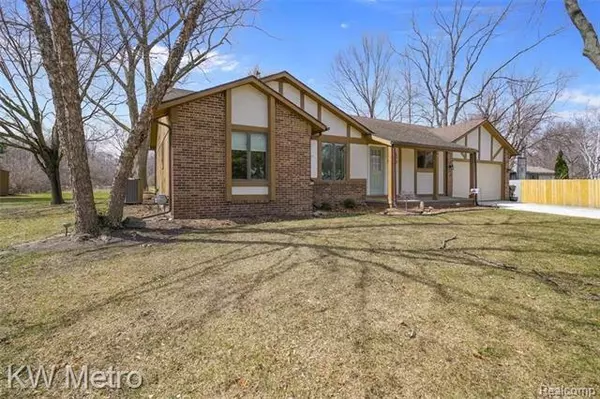 Troy, MI 48083,3517 BRISTOL CRT