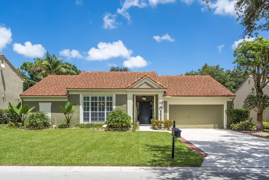 10240 Hunt Club LN, Palm Beach Gardens, FL 33418