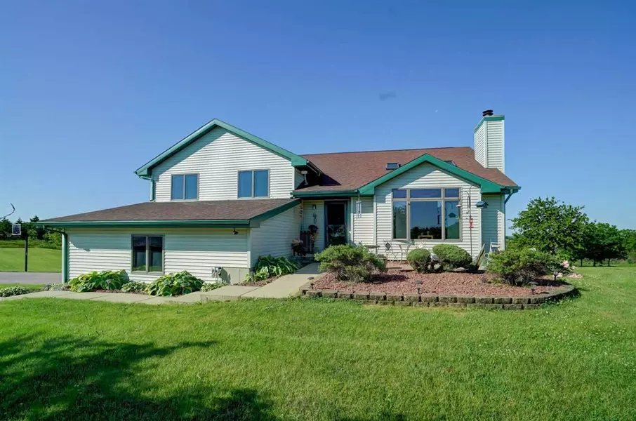 W3954 Vista Ln, Belleville, WI 53508