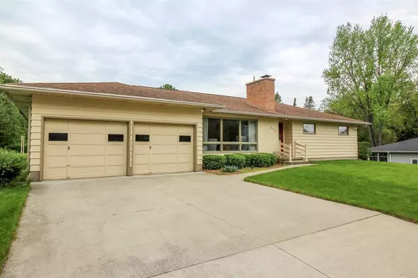 233 E Spaulding St, Watertown, WI 53098-1921