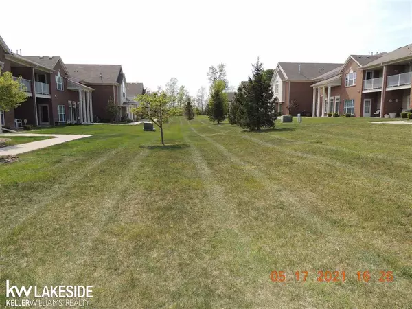 Chesterfield, MI 48051,28243 S Pointe Ln