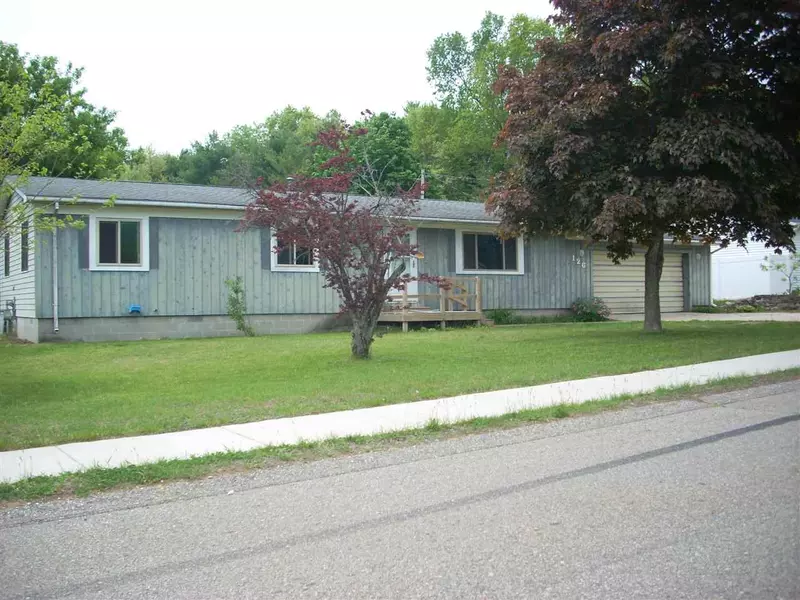 126 Bond, Harrison, MI 48625