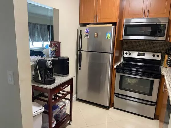 251 Dorset F, Boca Raton, FL 33434