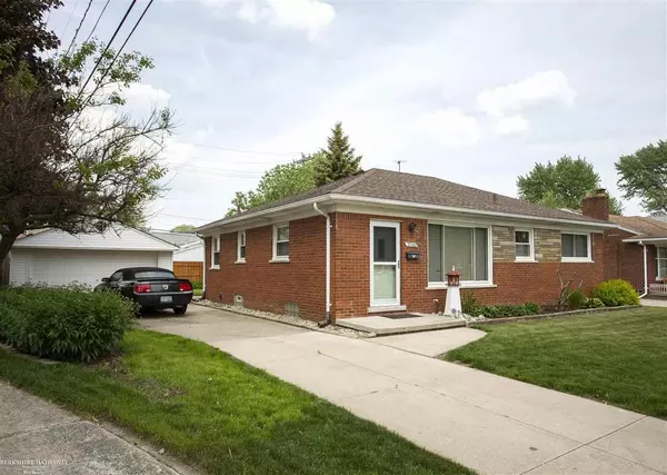 Saint Clair Shores, MI 48081,22421 Louise