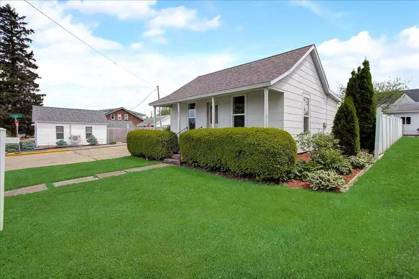 209 E Walnut St, Dodgeville, WI 53533