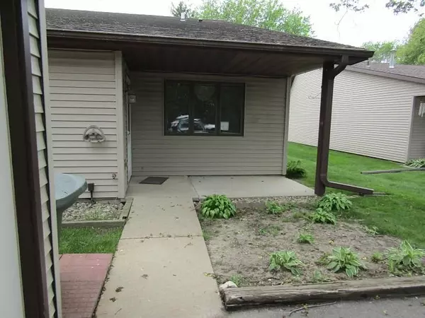 550 N Douglas St #I, Ripon, WI 54971