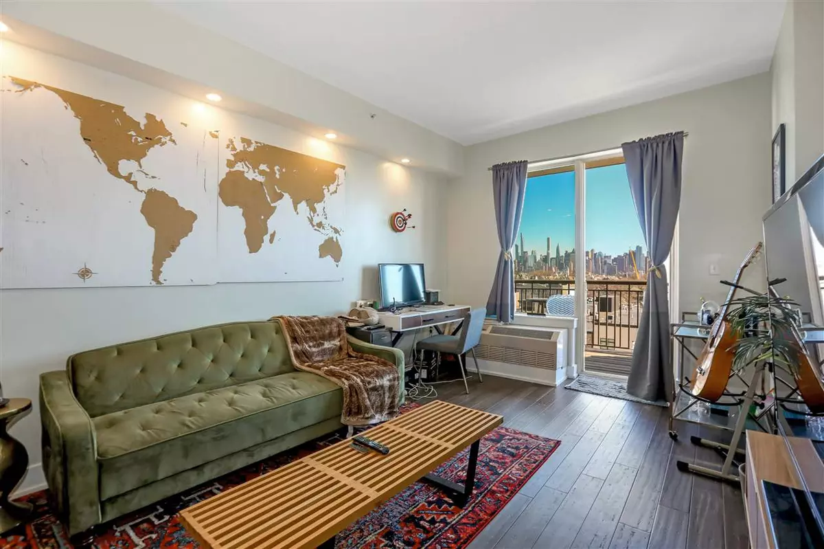 Union City, NJ 07087,3312 HUDSON AVE #6F