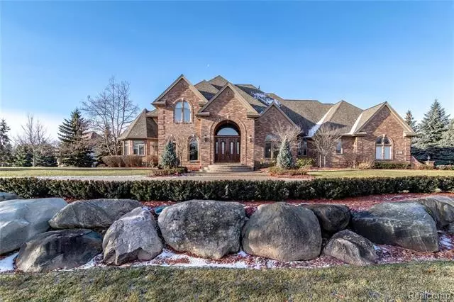 Grand Blanc, MI 48439,8260 PINE HOLLOW TRL