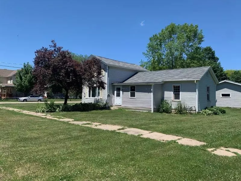 207 8th St, Brodhead, WI 53520