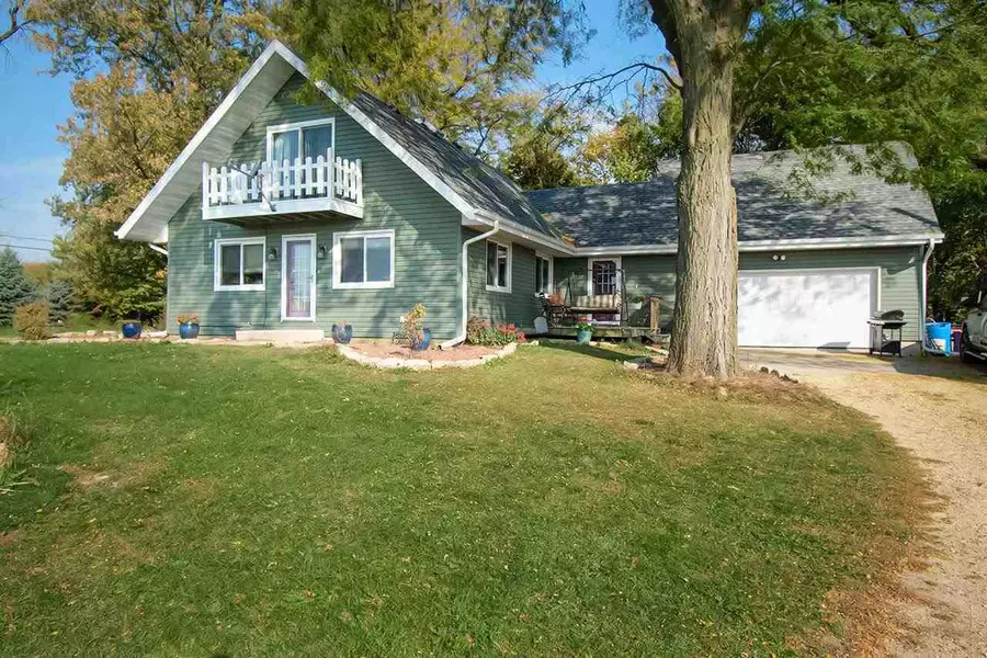 8627 S State Road 140, Clinton, WI 53525