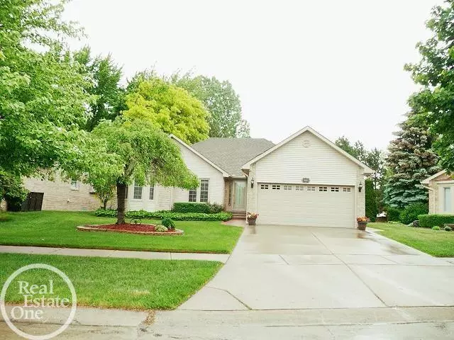 18585 OLD COACH TRAIL DR., Clinton Twp, MI 48038