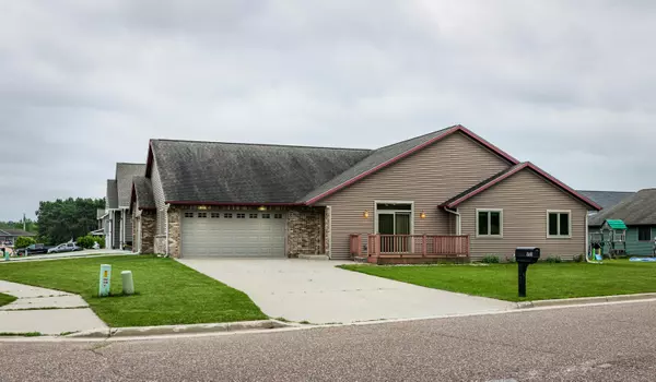 910 Riverwood Pl, Sparta, WI 54656