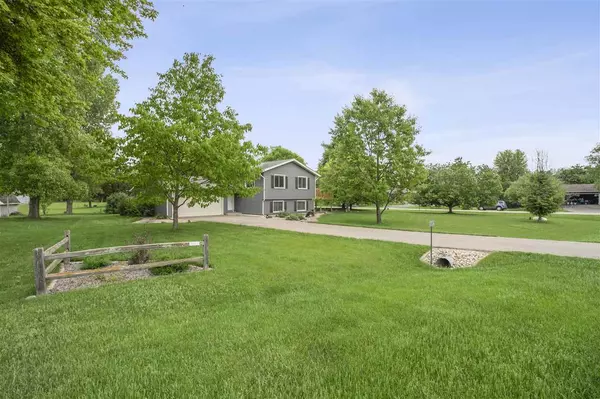 2736 Lissa Ln, Stoughton, WI 53589