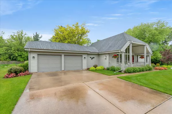 W369S9785 Deercrest Ct, Eagle, WI 53119