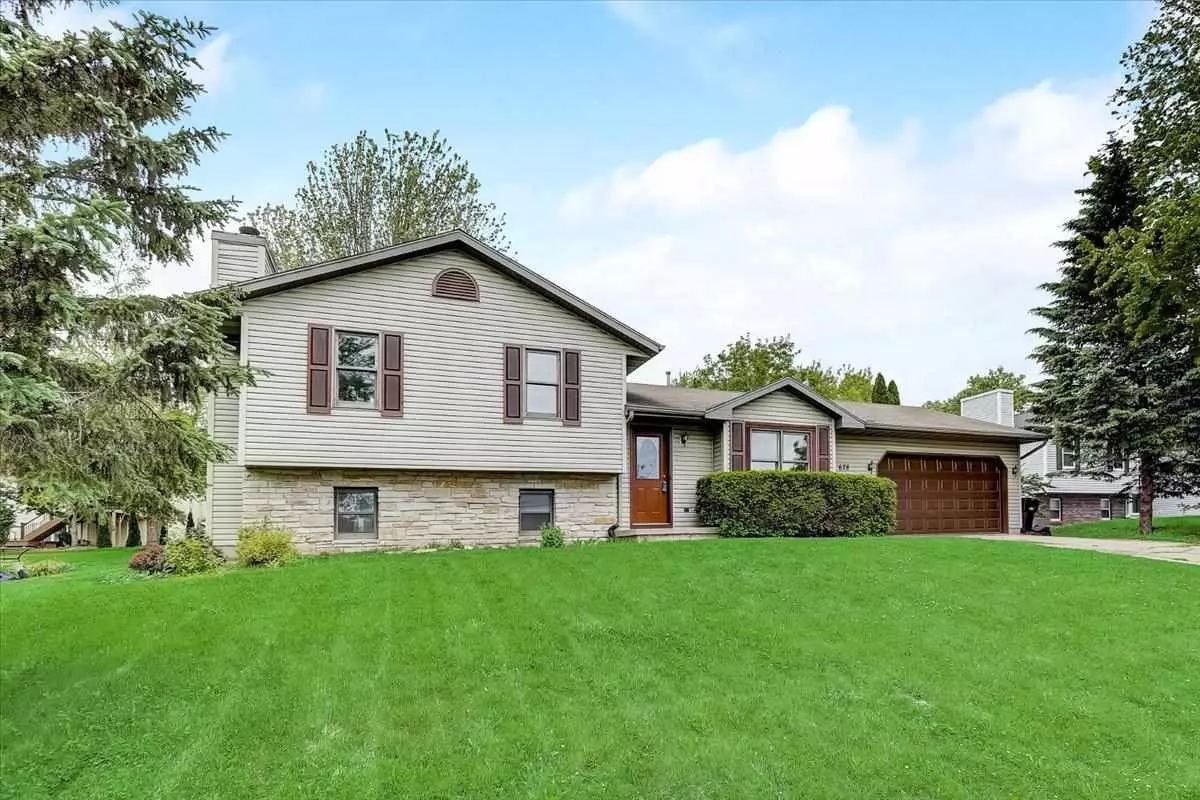 Deforest, WI 53532,628 W Mohawk Tr