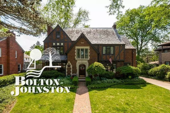 1167 Grayton St, Grosse Pointe Park, MI 48230