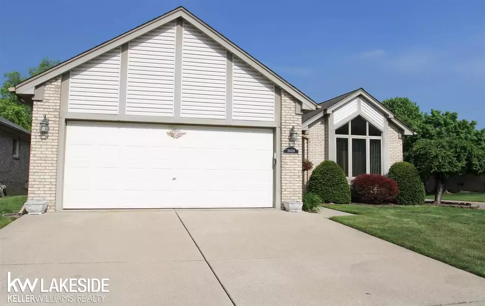 36424 Harness Circle Ct, Clinton Township, MI 48035