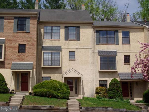 2013 YORKTOWN N, Norristown, PA 19403