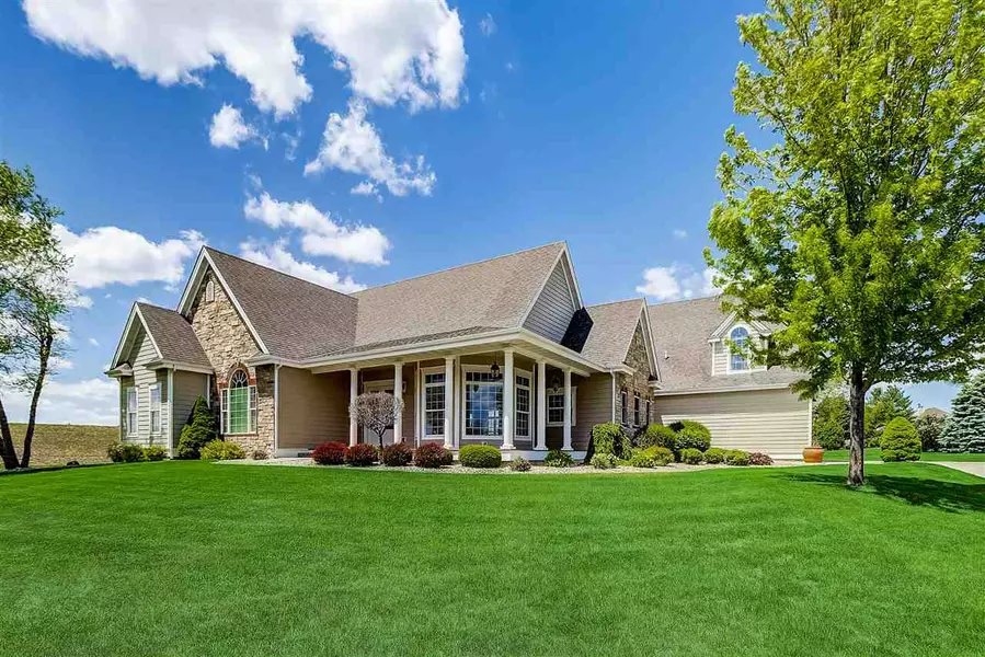 N6355 Shorewood Hills Rd, Lake Mills, WI 53551