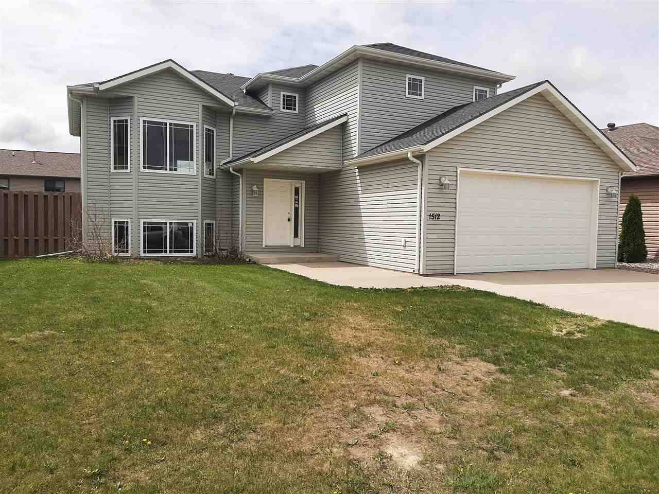 1512 SE 34h Ave, Minot, ND 58701-2971