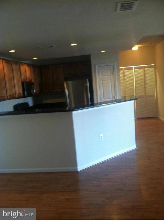 Fairfax, VA 22030,11355 ARISTOTLE DR #8-410