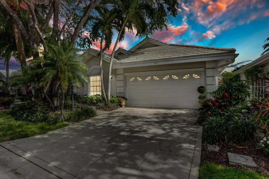 285 W Canterbury DR, Palm Beach Gardens, FL 33418