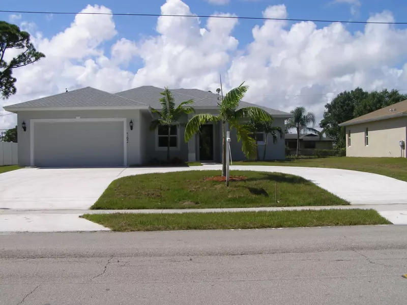 762 SE SE Thornhill DR, Port Saint Lucie, FL 34953