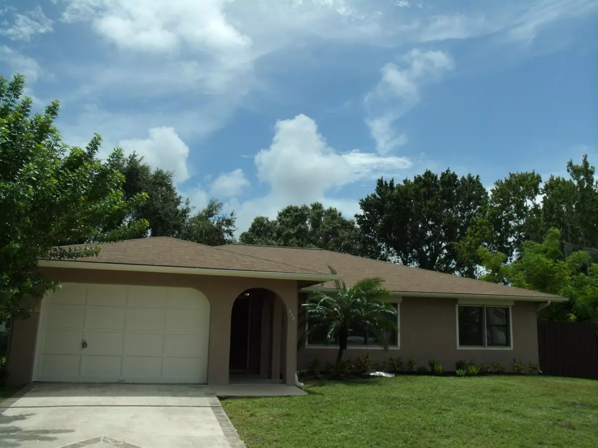 Port Saint Lucie, FL 34983,528 SE Greenway TER