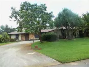 302 SE Bayview TER, Port Saint Lucie, FL 34983