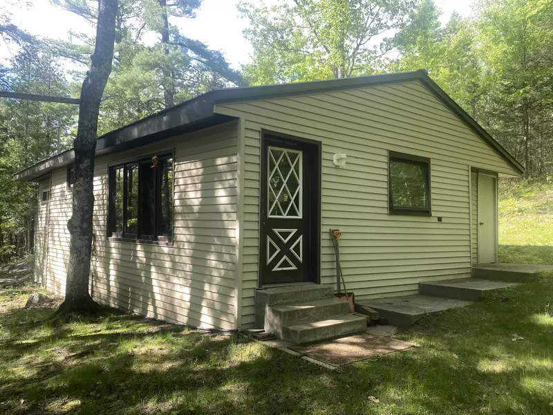 W8046 Bell Crossing Rd, Amberg, WI 54102