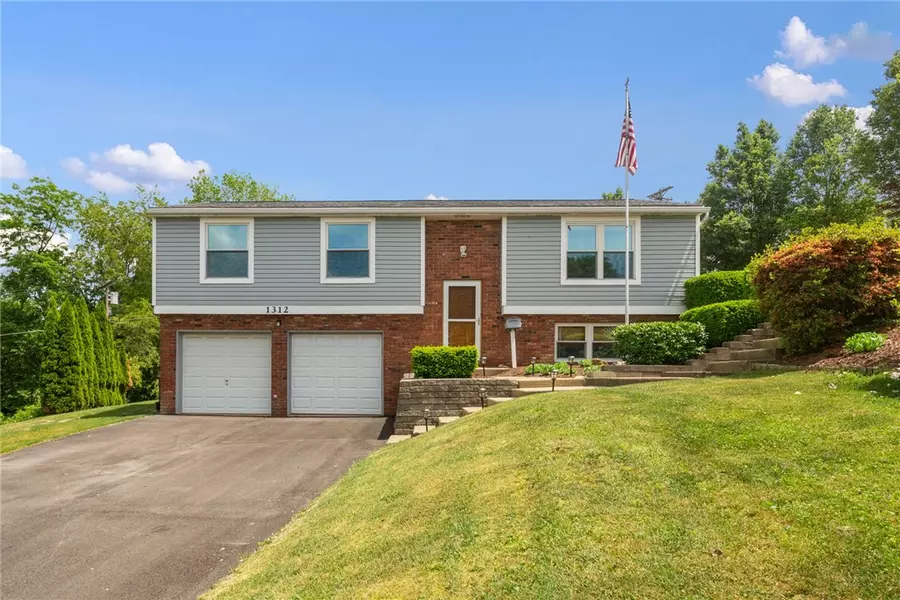 1312 Hornbake Drive, Clairton, PA 15025