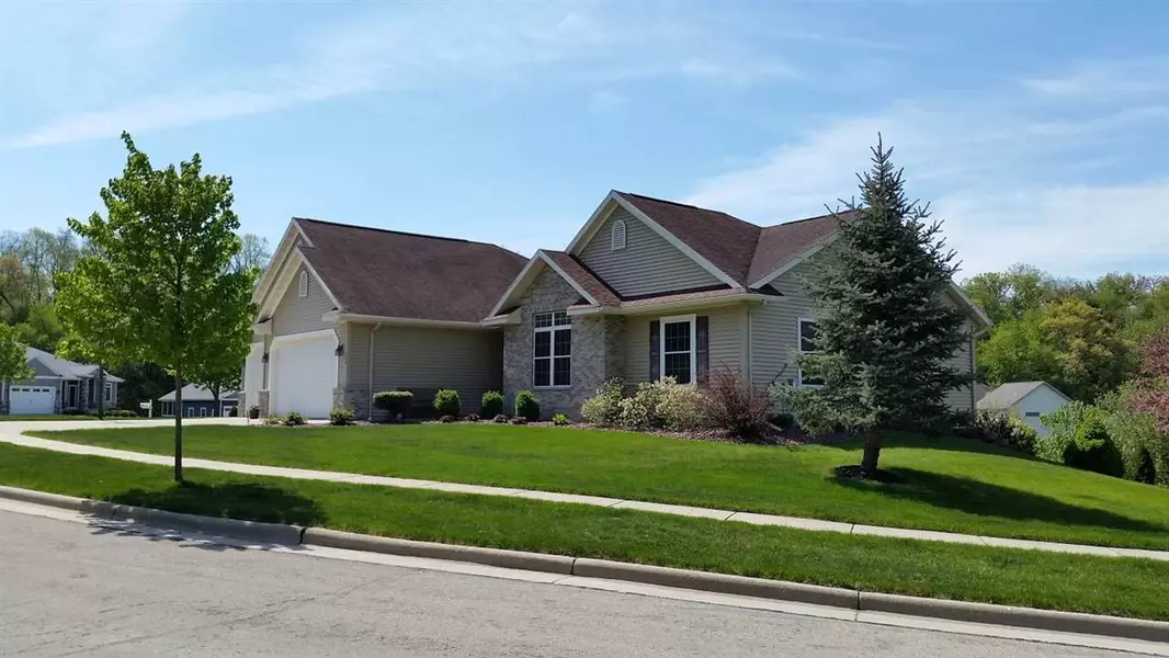 129 Valle Tell Dr, New Glarus, WI 53574