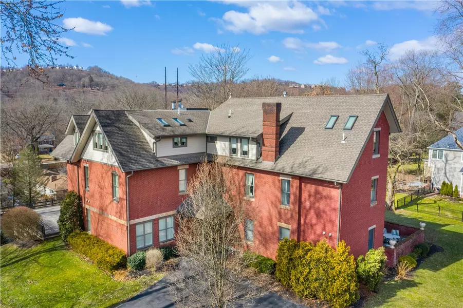 305 Elwick St #2, Sewickley, PA 15143