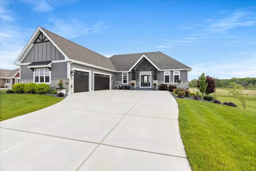 W256N9482 Sennott Ct, Lisbon, WI 53017