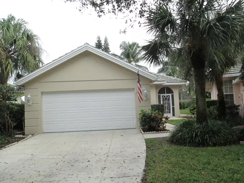 2015 Bedford DR, Palm Beach Gardens, FL 33403