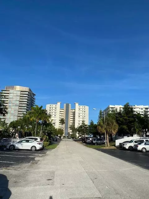 Pompano Beach, FL 33062,3212 NE 7th PL 6