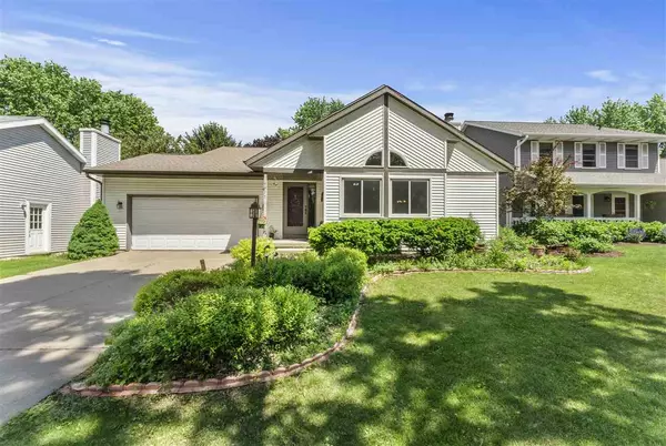 7917 W Oakbrook Cir, Madison, WI 53717