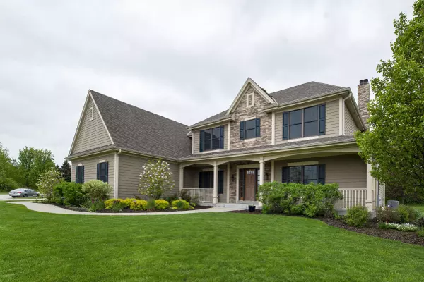 W245N7582 Stonefield Dr, Sussex, WI 53089