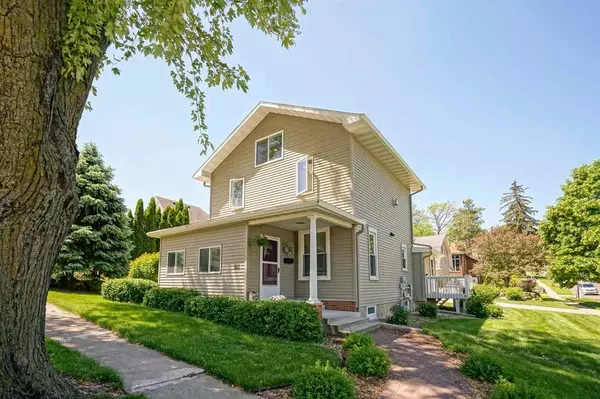 106 N 4th St, Mount Horeb, WI 53572