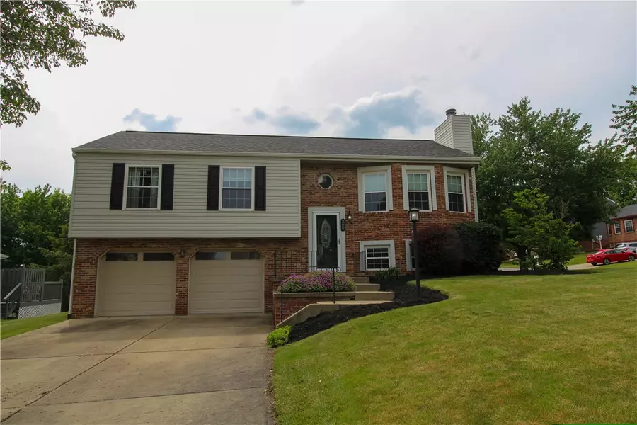 200 Ruffed Grouse Dr, Imperial, PA 15126