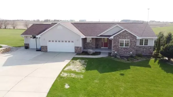 N5027 Hyland Cir, Monticello, WI 53570