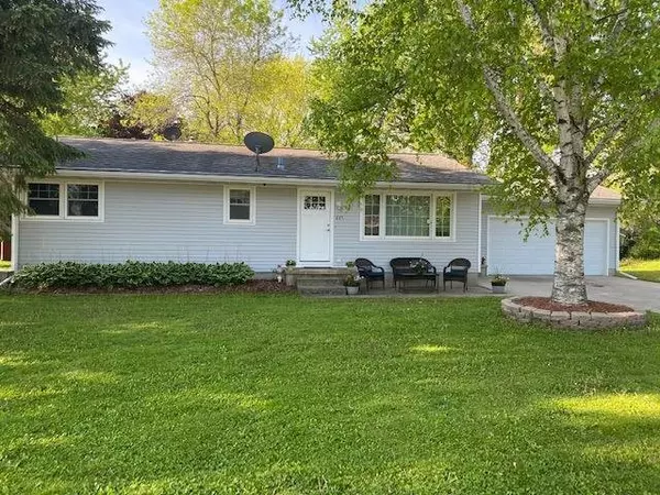 225 Church St, Fall River, WI 53932