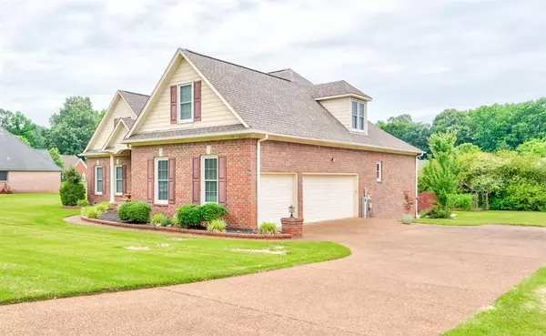 Arlington, TN 38002,5923 ARLINGTON OAK LN