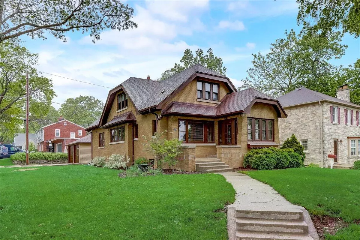 Wauwatosa, WI 53226,203 N 88th St